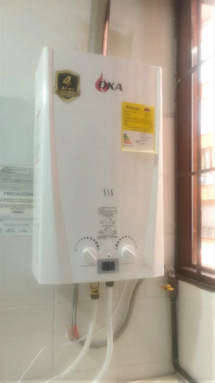 Calentador de paso Oka nuevo instalado por Servi Hogar listo para usar